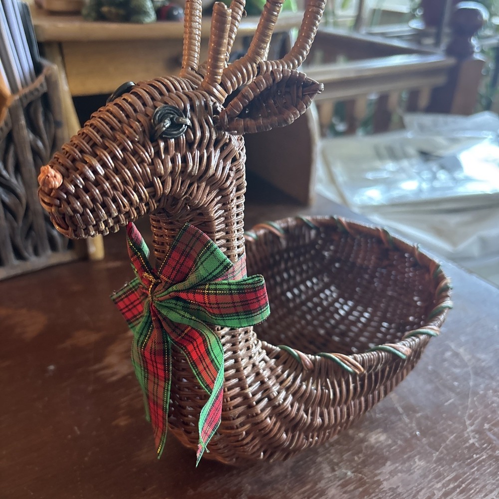 Wicker Woven Deer Reindeer Basket Christmas Winter Centerpiece 1991